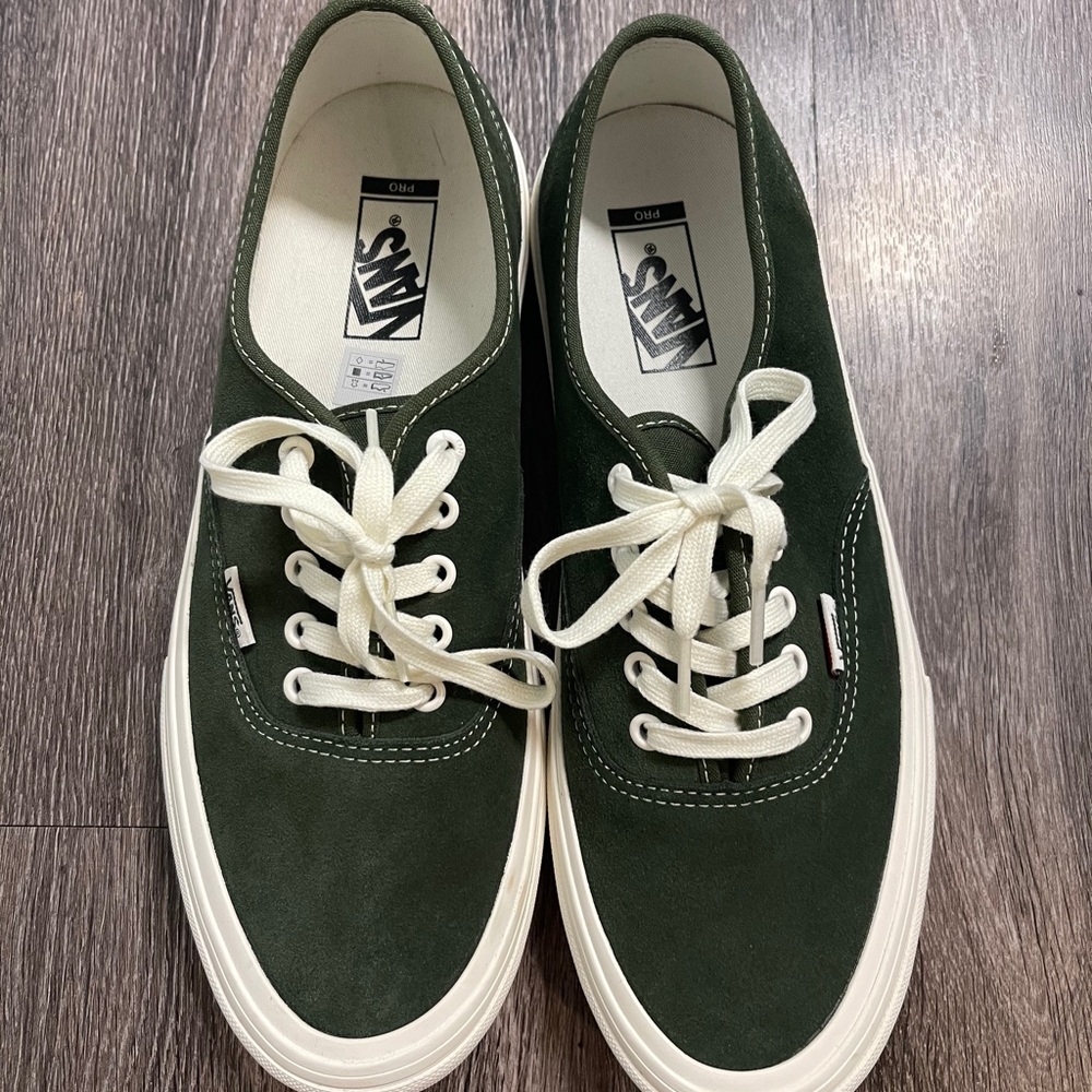 Unworn brand new vans old skool low